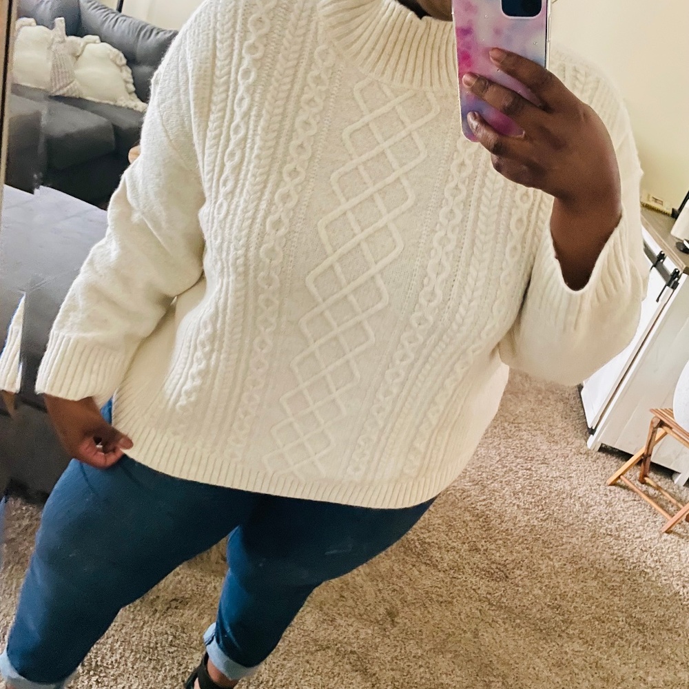 White Cable Knit Mockneck Sweater. Plus Size. Size 16/18